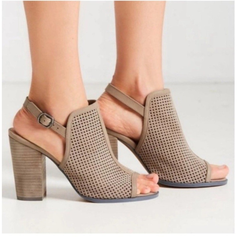 Kelsi Dagger Goya Slingback Perforated Suede Sandals Size 9.5